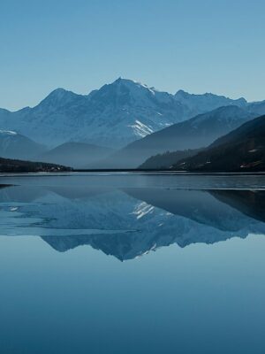 Montagne enneigée des Alpes